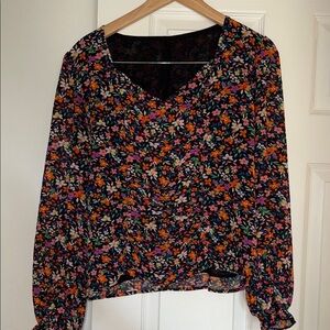 SHEIN Floral Women's Top
Lightly used. Zipper on side. Super flattering